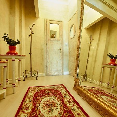 Baroque Splendor: Breathtaking Views & Design Bucharest Exterior photo