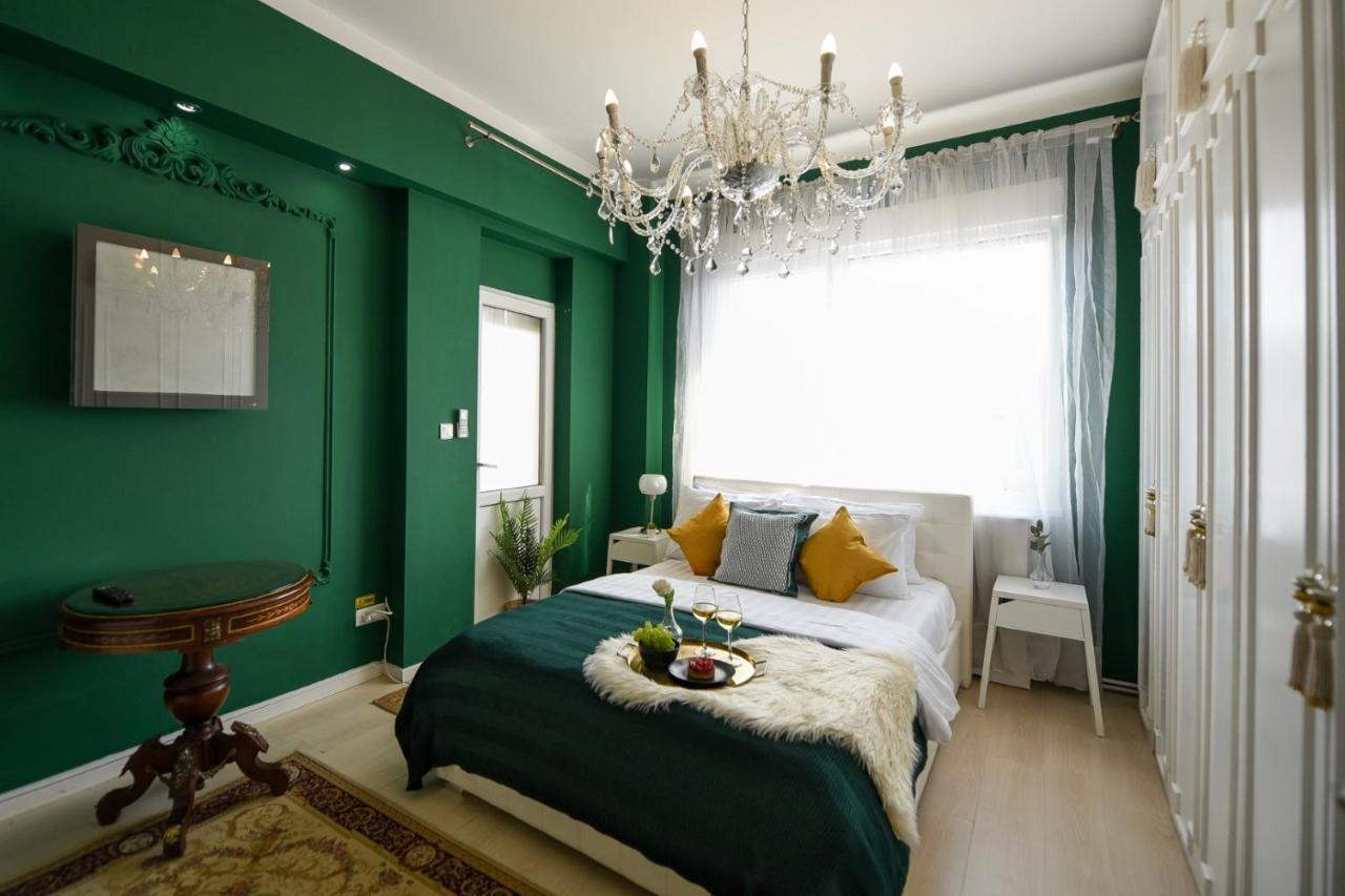 Baroque Splendor: Breathtaking Views & Design Bucharest Exterior photo