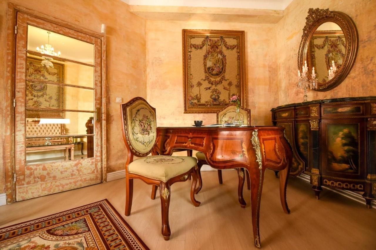 Baroque Splendor: Breathtaking Views & Design Bucharest Exterior photo