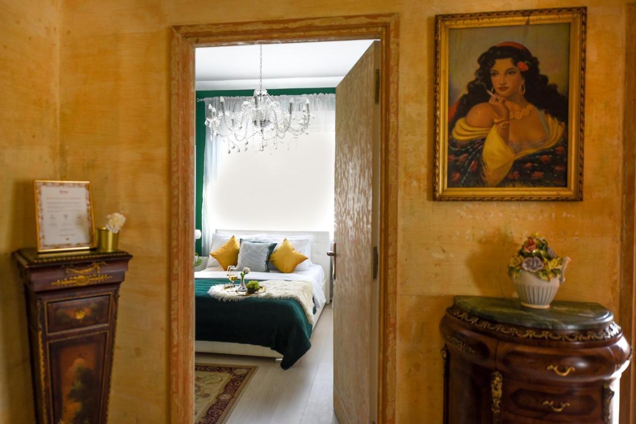 Baroque Splendor: Breathtaking Views & Design Bucharest Exterior photo