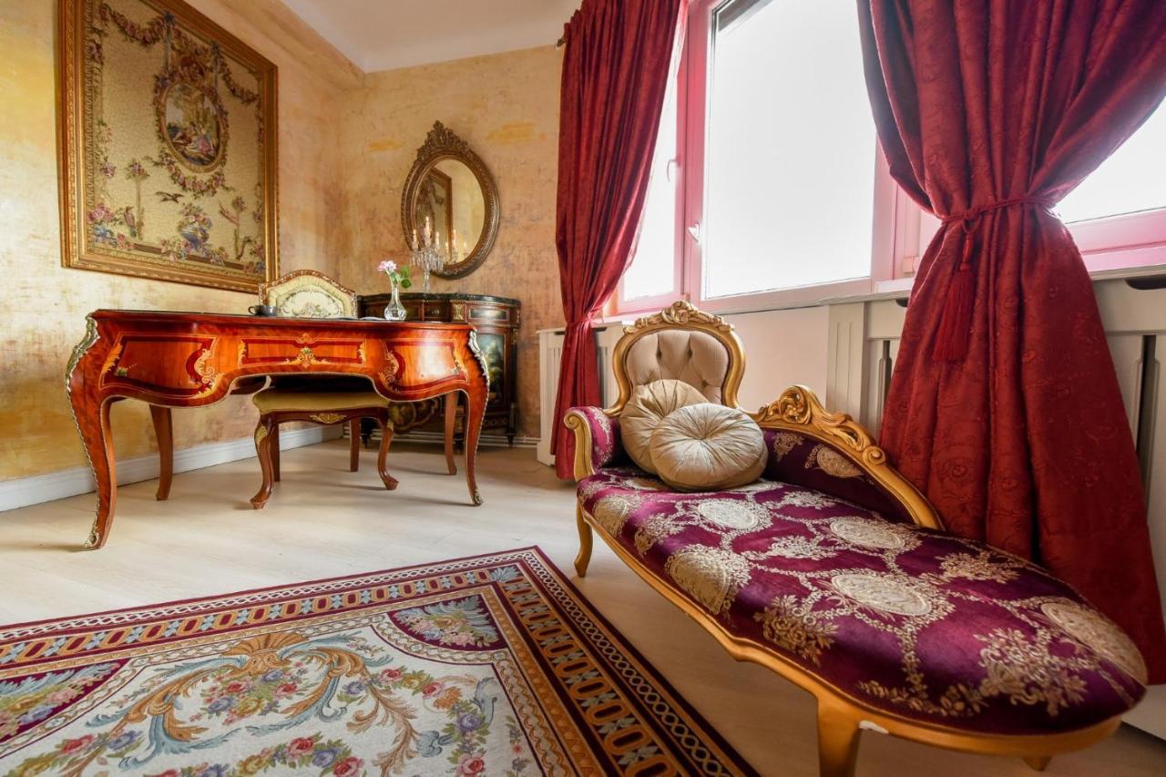 Baroque Splendor: Breathtaking Views & Design Bucharest Exterior photo