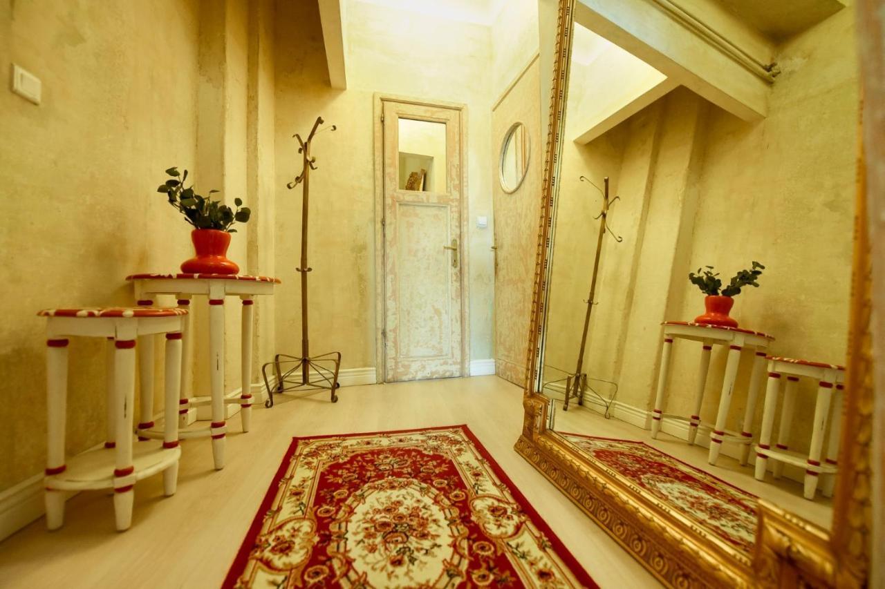 Baroque Splendor: Breathtaking Views & Design Bucharest Exterior photo