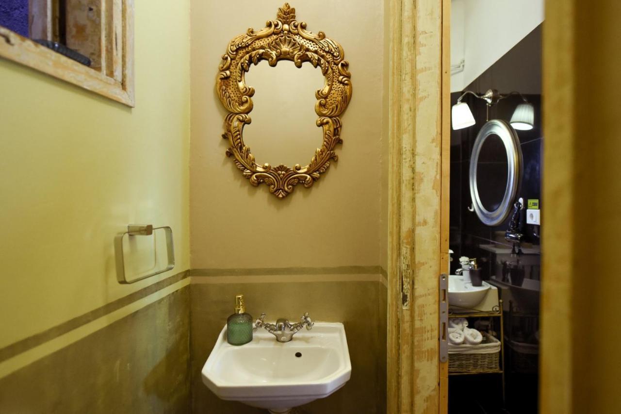Baroque Splendor: Breathtaking Views & Design Bucharest Exterior photo