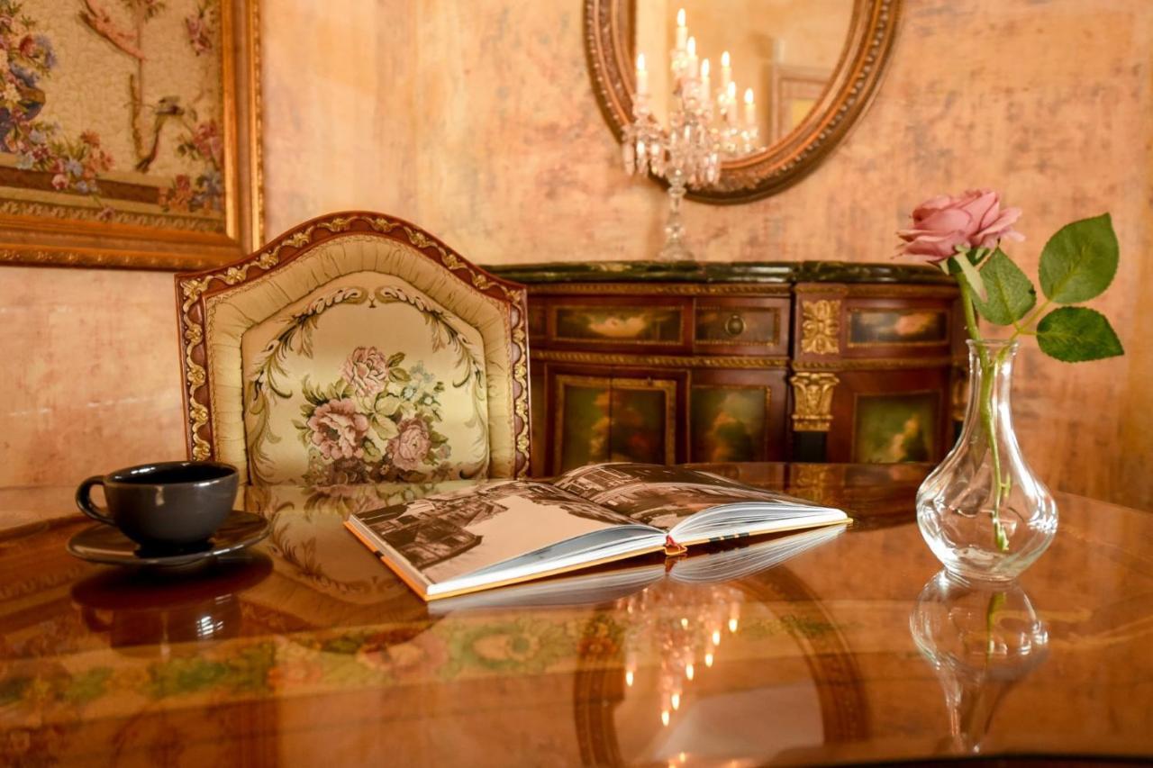 Baroque Splendor: Breathtaking Views & Design Bucharest Exterior photo